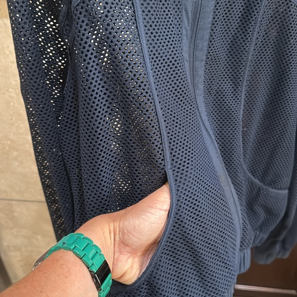 Women’s Lululemon Relaxed Fit Mesh Jacket True Navy Sz 10 - Picture 3 of 7